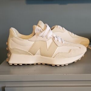 New Without Tags Womens New Balance Size 7 White And Cream